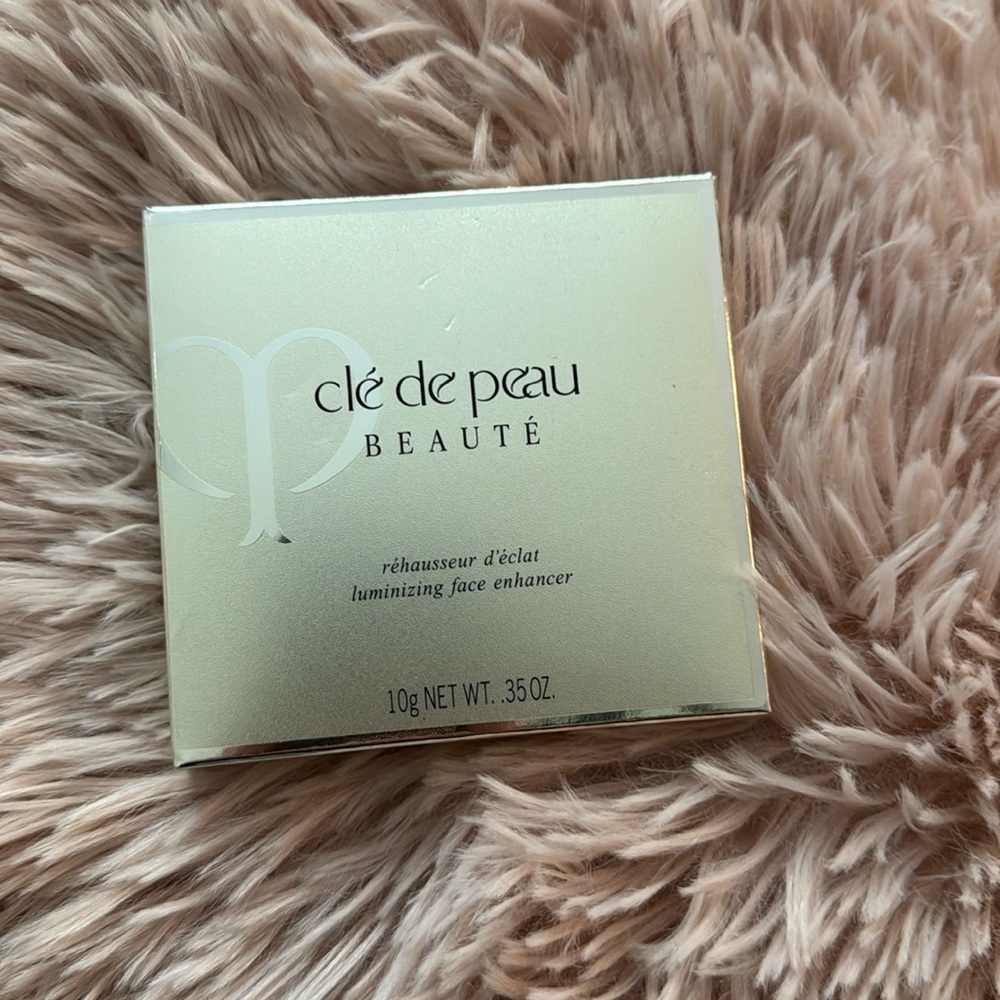 Cle de peau luminizing face enhancer color 18